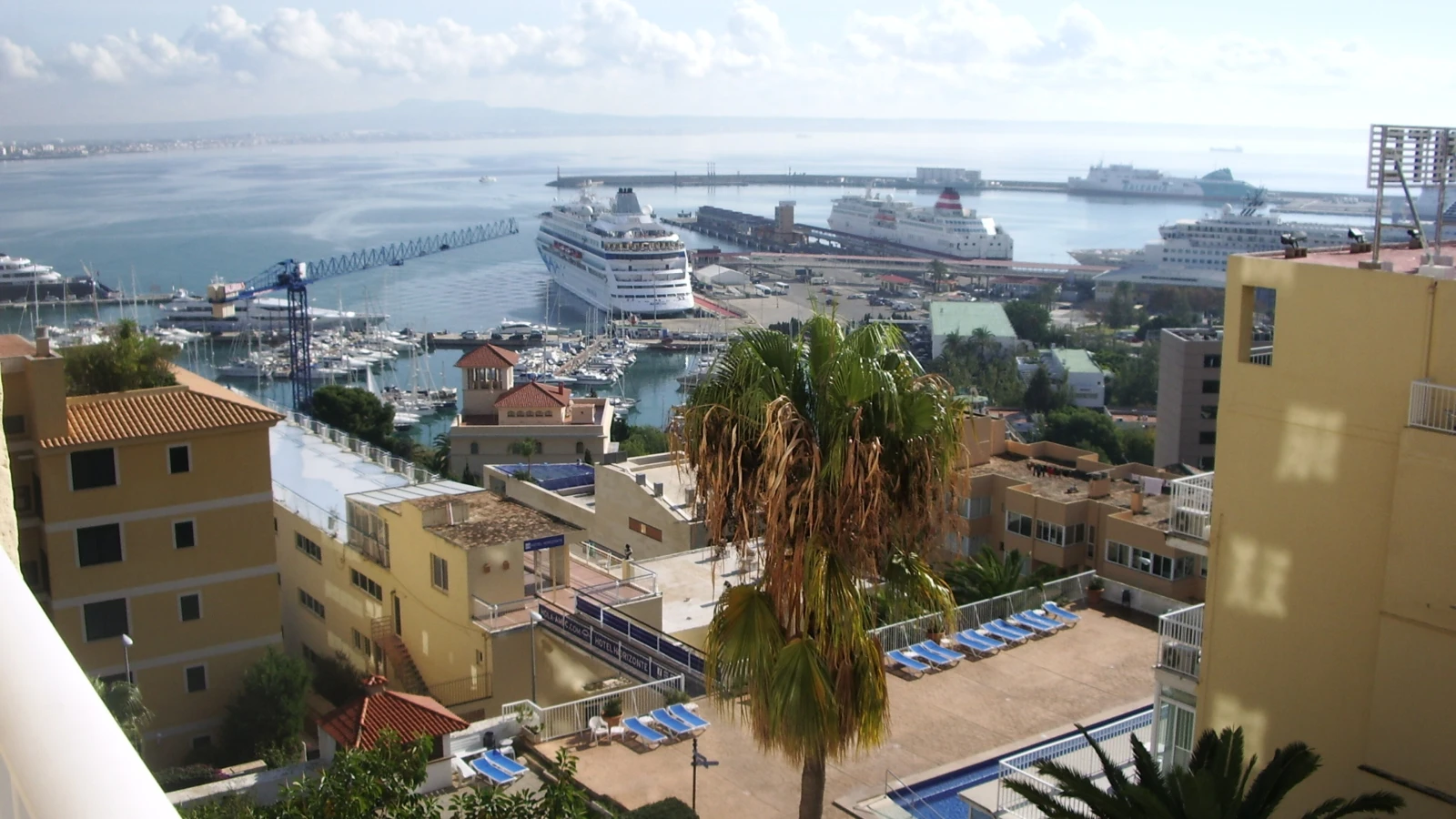 Affordable minivan hire Palma de Mallorca with hotel delivery service