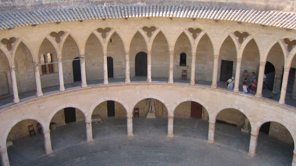 Interior courtyard of Castillo de Bellver reachable by no-deposit car rental from Palma airport